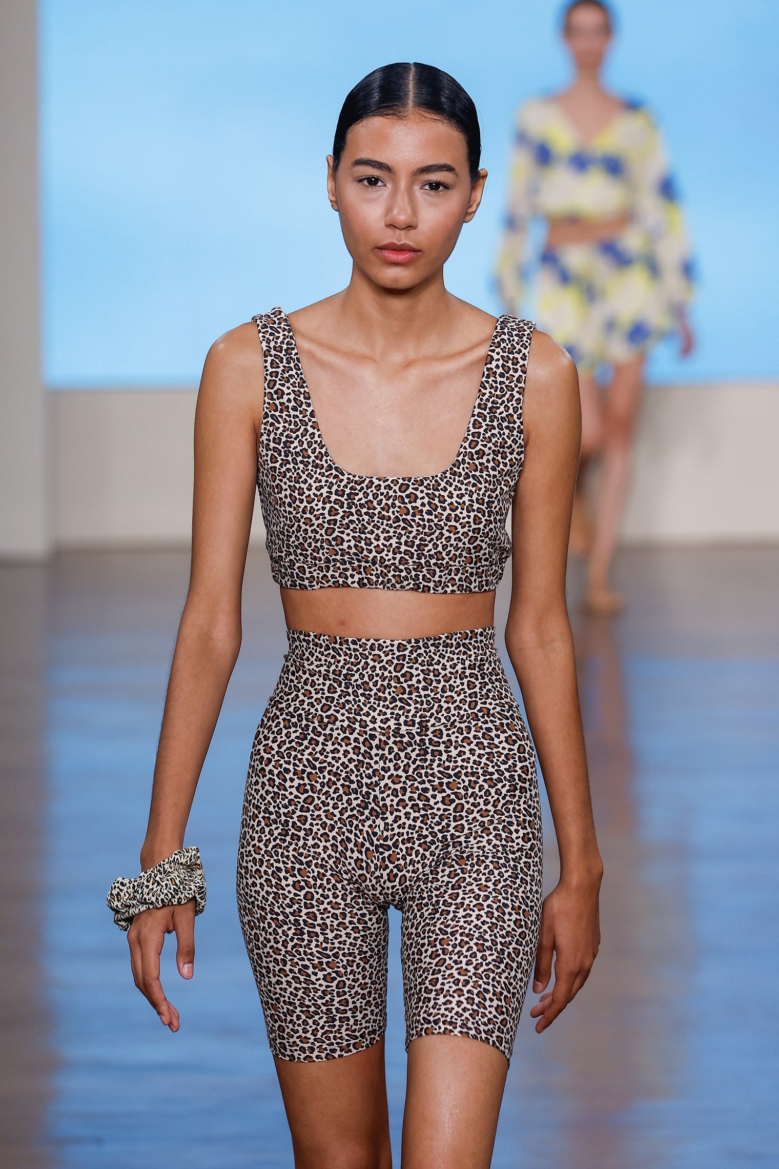 Top basic con stampa animalier leopardata