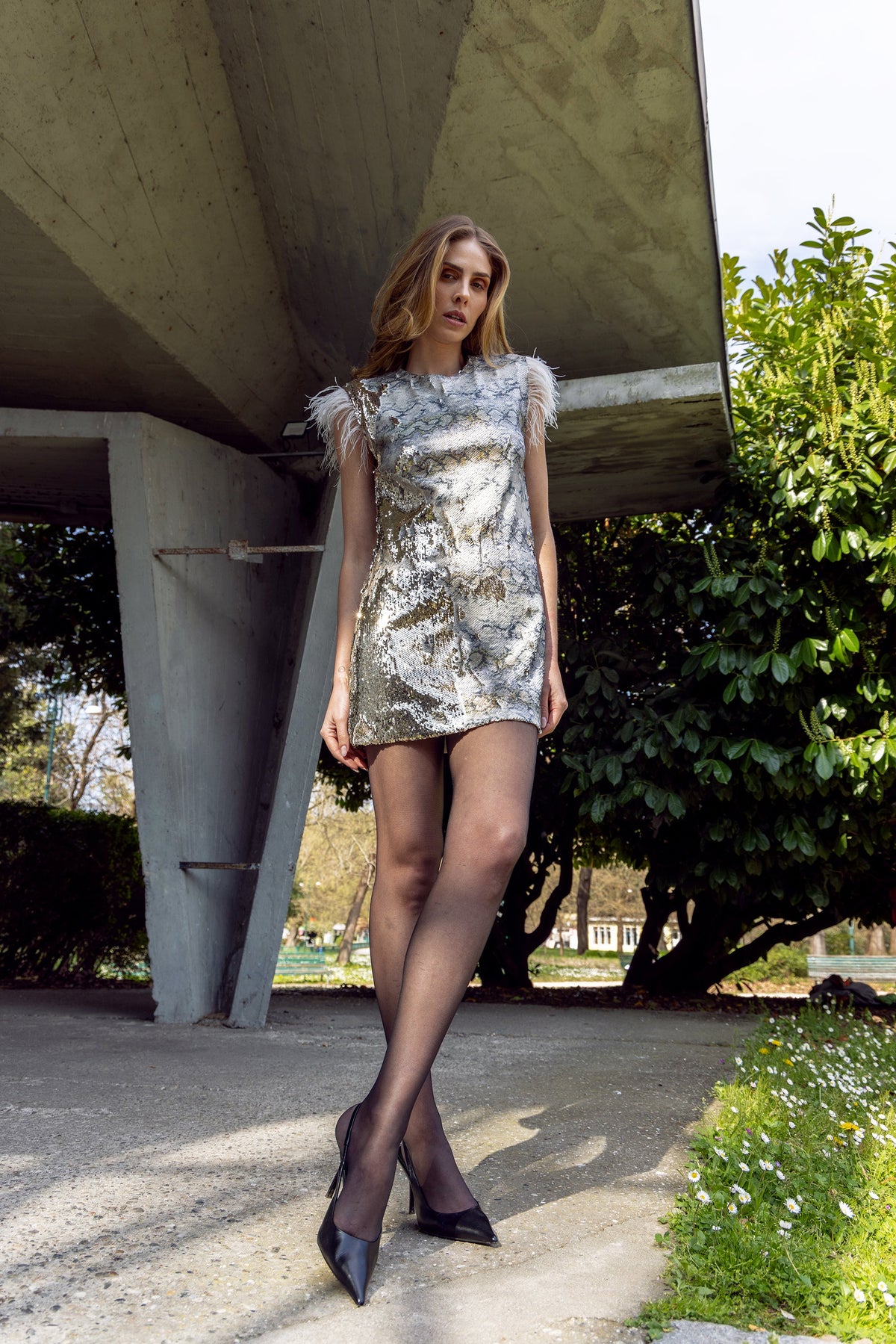 Vestido Tee Plumas Paetê